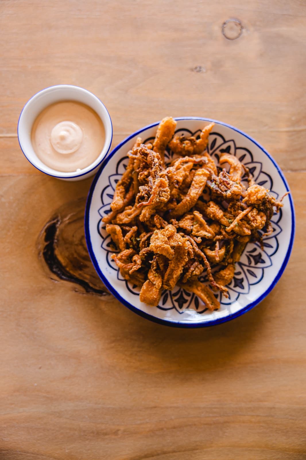 Calamares crocantes com sriracha