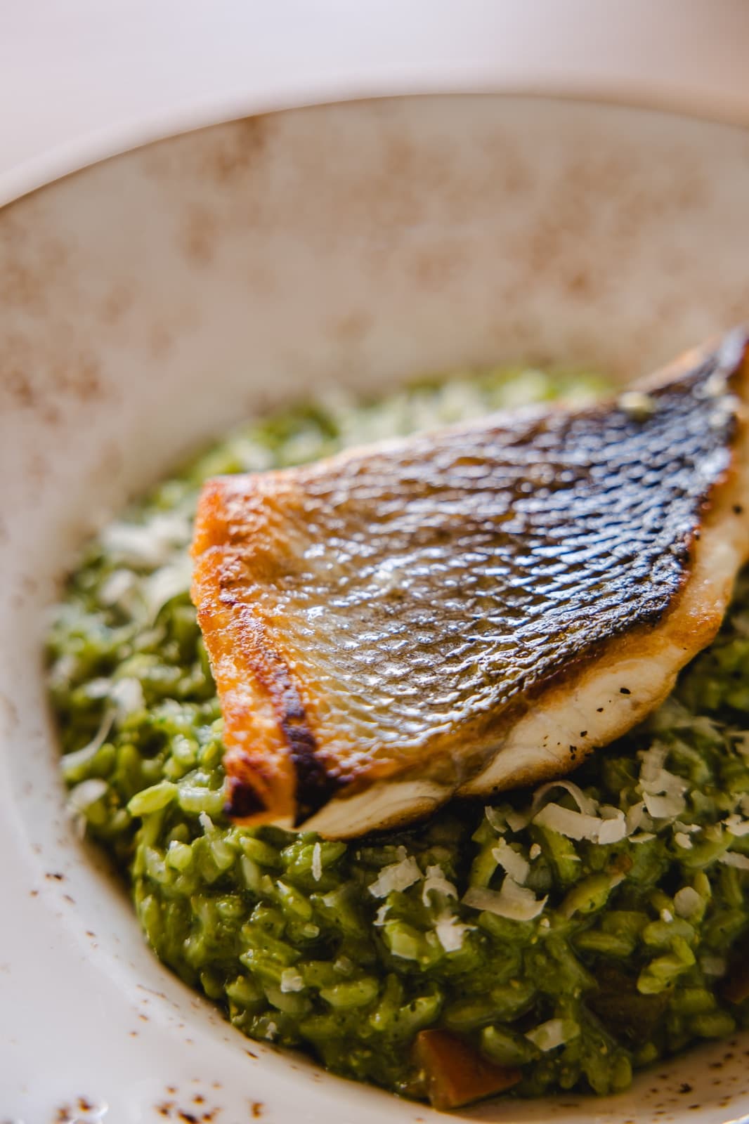 Lombo de robalo com risotto de pesto